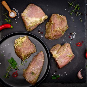 Varkenshaas medaillons met kruidenbotermarinade per 5 stuks.