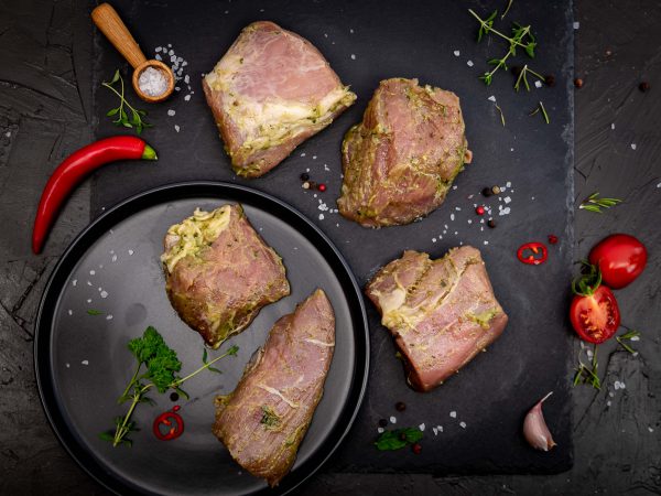 Varkenshaas medaillons met kruidenbotermarinade per 5 stuks.
